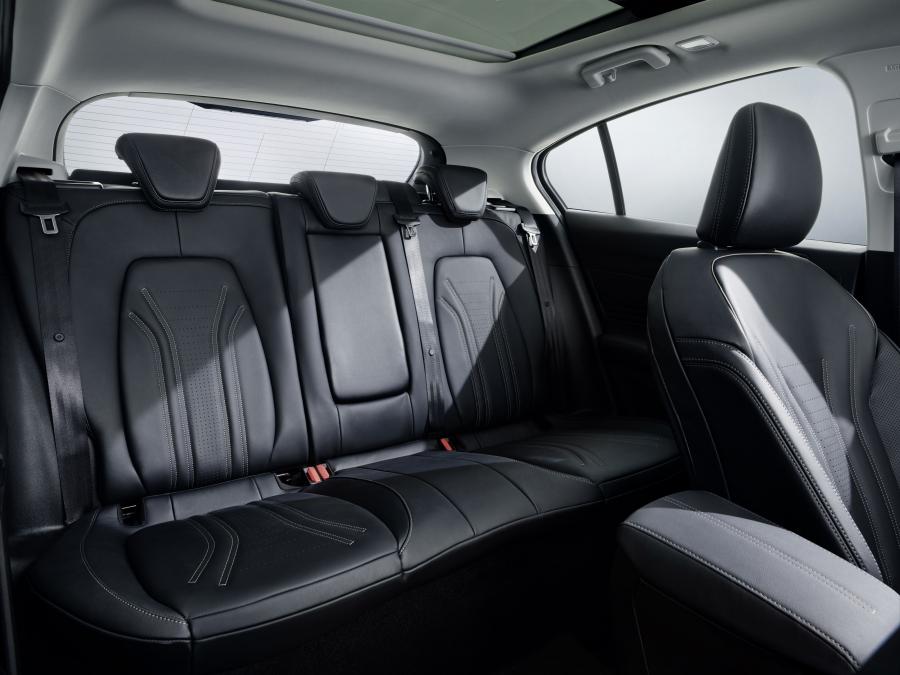 Интерьер Ford Focus Vignale 2018 года  (WW) (фото 35 из 37)